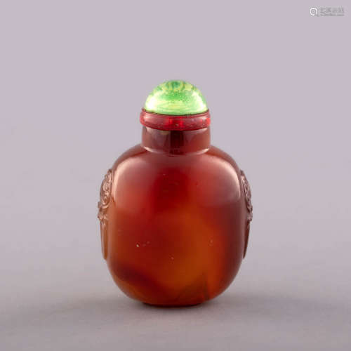 十八世紀 瑪瑙鋪首鼻煙壺A Chinese agate snuff bottle, 18th ce...