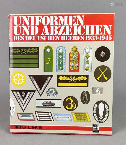 Uniformen und Abzeichen