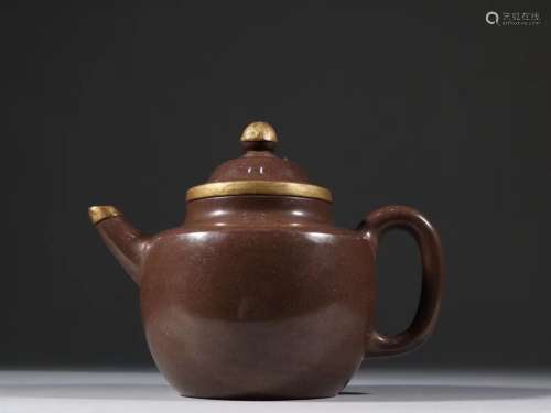 清代 紫砂包银鎏金茶壶