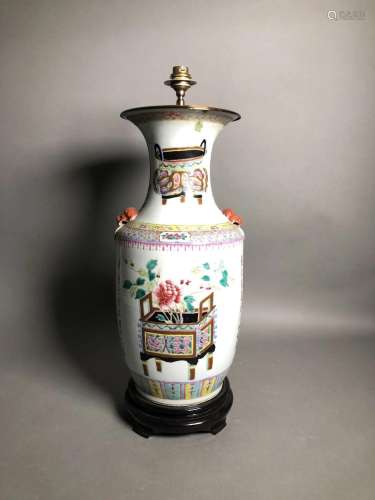 CHINE - XXe <br />
Grand vase en porcel