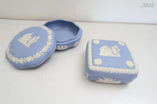 Wedgwood<br />
Lot de deux bonbonnièr