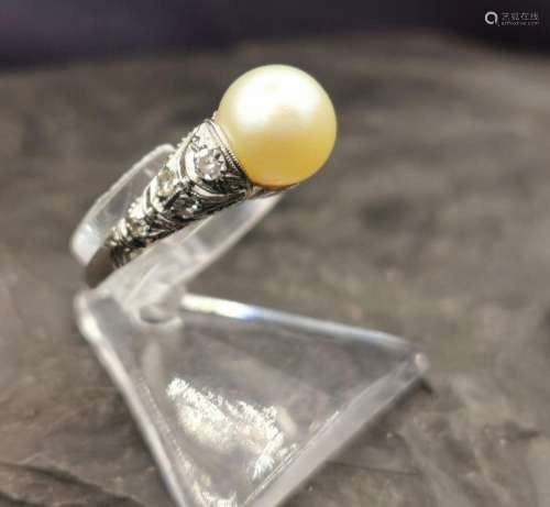 RING WITH PEARL AND DIAMONDS