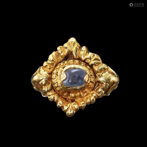 . A gold and sapphire ring with ornated shank Champa, 14th c...