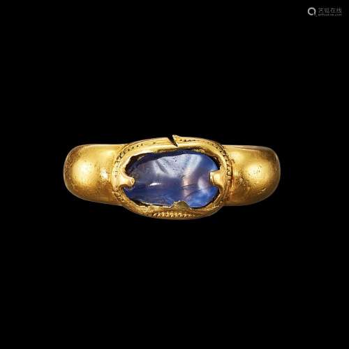 . A solid gold and blue sapphire ring Khmer, 7th - 12th cent...