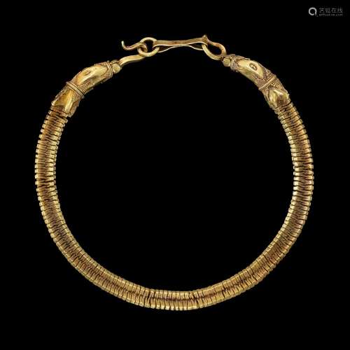. A solid gold necklace with Makara terminals Khmer, 9th – 1...