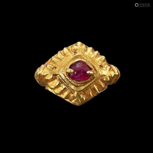 . A gold and garnet ring with ornated shank Champa, 14th cen...