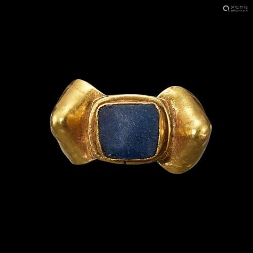 . A gold and blue glass ring Khmer, 7th - 9th century | 高棉...