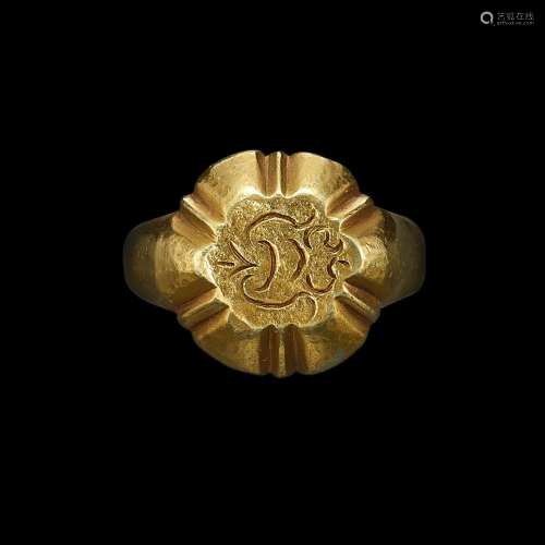 . A solid gold ring with scallop shank and incised 'Sri' sym...