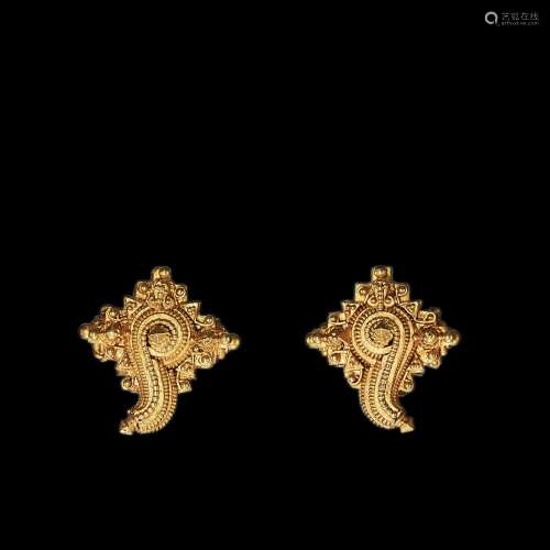 . A pair of conch-shaped gold cord clasps Java, Indonesia, 7...