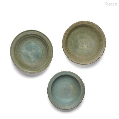 A GROUP OF THREE LARGE CELADON-GLAZED BOWLS Thailand, 14th-1...