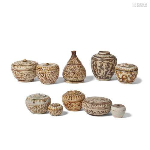 A GROUP OF TEN BROWN-GLAZE-DECORATED WARES Thailand, 14th-17...
