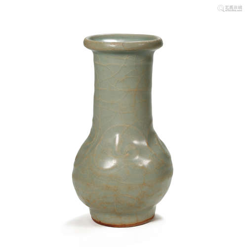 CHINESE PORCELAIN LONGQUAN WARE STICK MALLET BOTTLE, SONG DY...