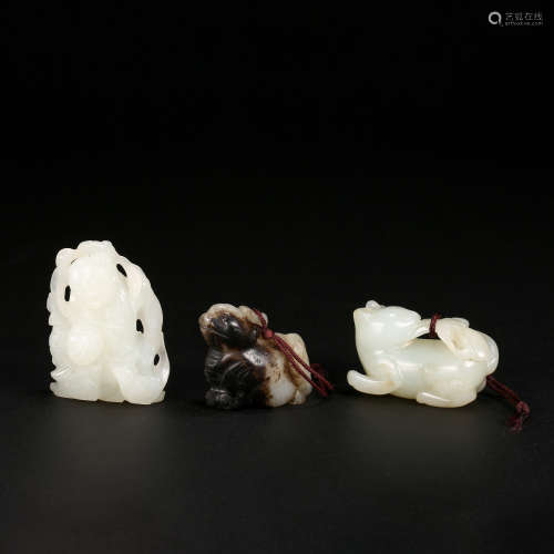 A GROUP OF CHINESE HETIAN JADE FIGURES AND ANIMAL, QING DYNA...
