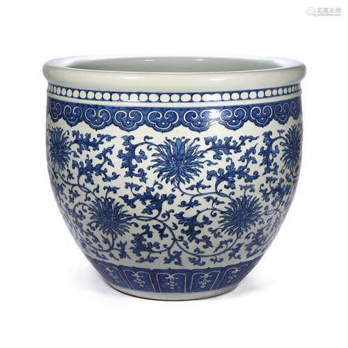 CHINESE  QIANLONG YEAR BLUE AND WHITE TANGLED LOTUS PATTERN ...