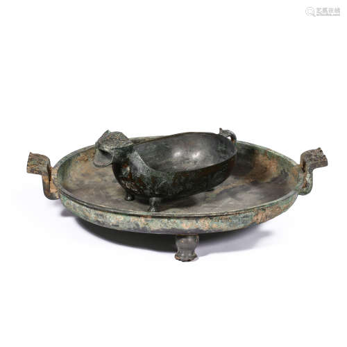 A SET OF CHINESE BRONZE DAGGERS AND PLATES, SPRING AND AUTUM...