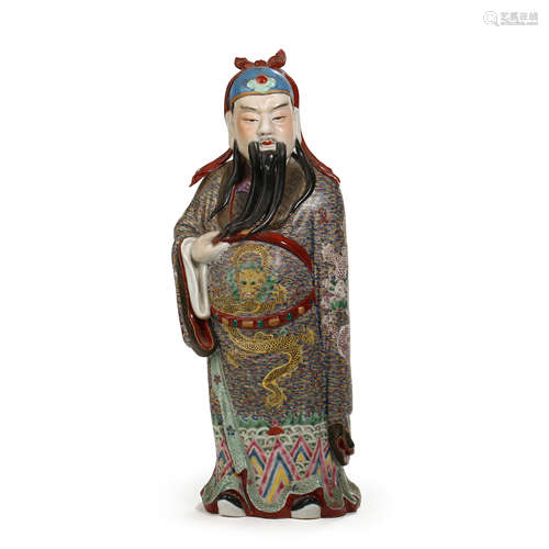 CHINESE MULTICOLORED PORCELAIN GUAN YU STATUE, QING DYNASTY