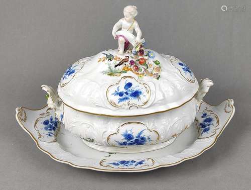 Meissen Prunkterrine mit Presentoire 1760/65