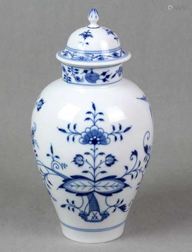 Meissen Deckelvase *Zwiebelmuster*