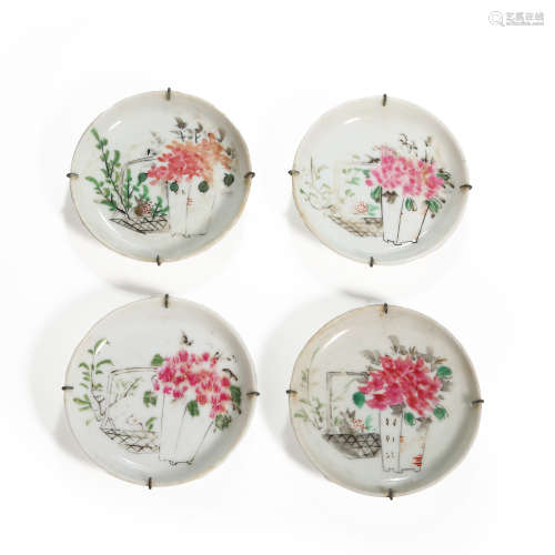 A GROUP OF CHINESE FAMILLE ROSE PORCELAIN FLOWER PLATES