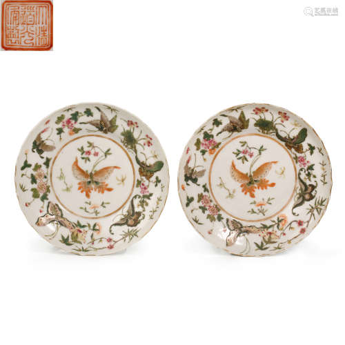 FAMILLE ROSE BUTTERFLY PATTERN PLATE MADE THE GREAT, QING DY...