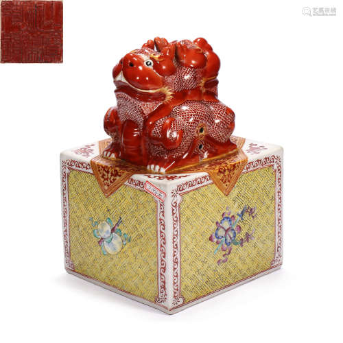 CHINESE FAMILLE ROSE PORCELAIN BEAST BUTTON SEAL, QING DYNAS...