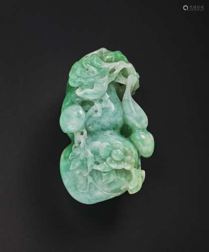 A SMALL GREEN JADEITE 'DOUBLE-GOURD AND PRAYING MANTIS’ ...