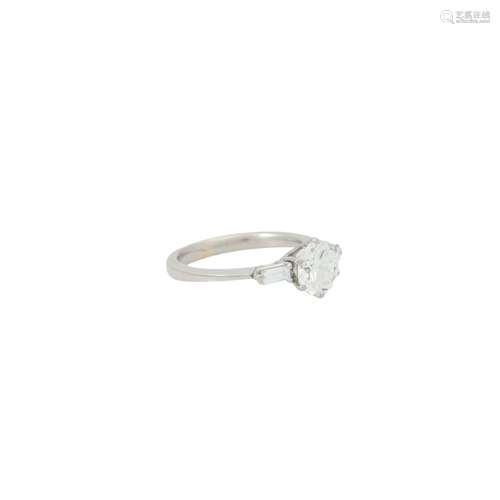 Ring mit zentralem Brillant ca. 1,2 ct,