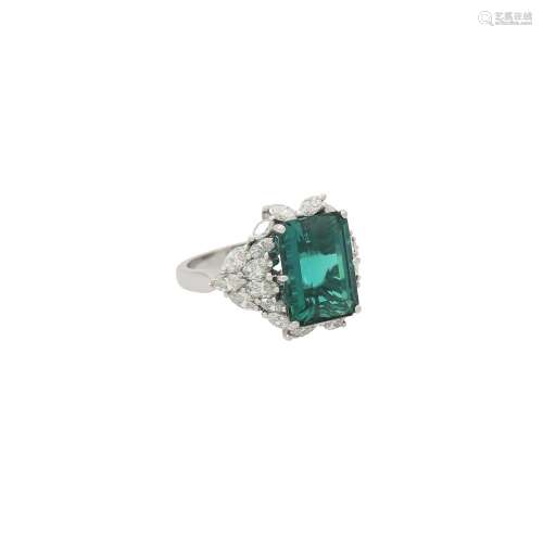 Ring mit Turmalin und Navette-Diamanten zus. 1,72 ct,