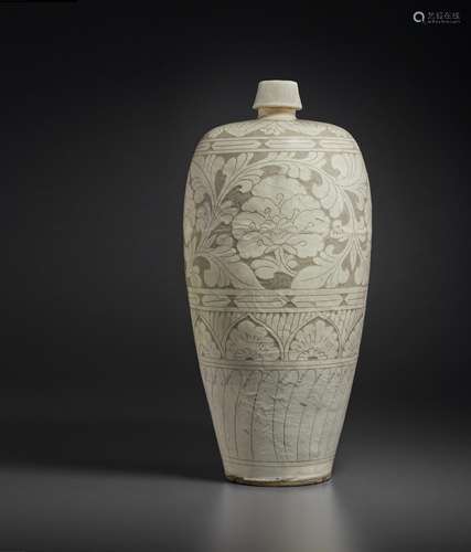 A RARE LARGE CIZHOU SGRAFIATTO VASE, MEIPING