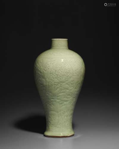 A LARGE CARVED LONGQUAN CELADON VASE, MEIPING