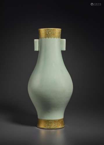 A VERY RARE AND LARGE GILT-DECORATED CELADON-GLAZED VASE, GA...