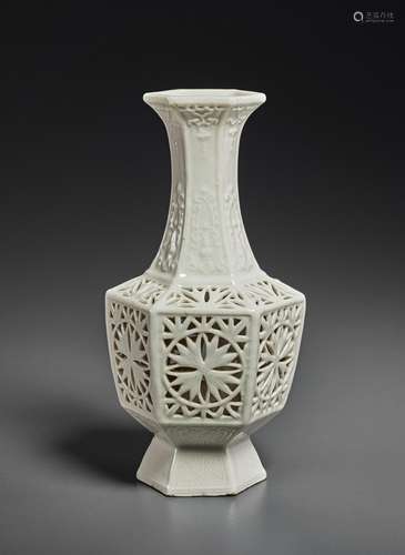 A WHITE-GLAZED RETICULATED HEXAGONAL BOTTLE VASE