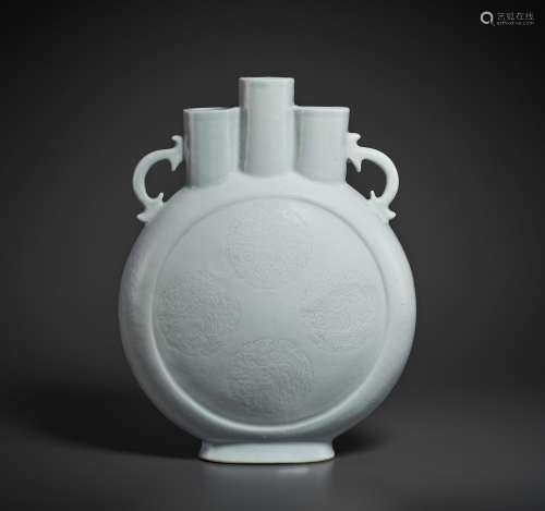 A LARGE CARVED WHITE-GLAZED MOON FLASK
