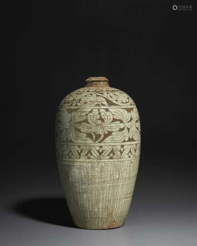 A VERY RARE PALE-GREEN GLAZED CIZHOU SGRAFFIATO VASE, MEIPIN...