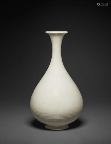 A DING-TYPE PEAR-SHAPED VASE, YUHUCHUNPING