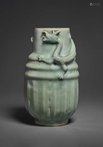 A LONGQUAN CELADON 'DRAGON’ JAR