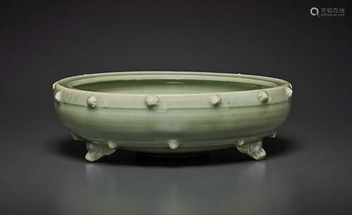 A LONGQUAN CELADON TRIPOD CENSER