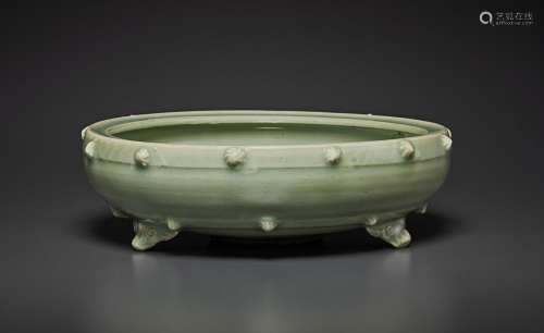 A LONGQUAN CELADON TRIPOD CENSER