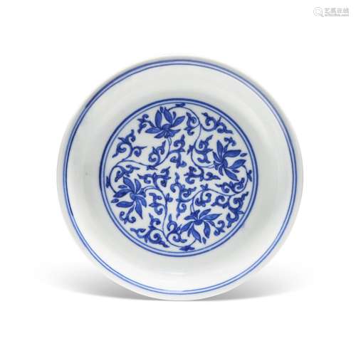 A BLUE AND WHITE 'LOTUS’ DISH