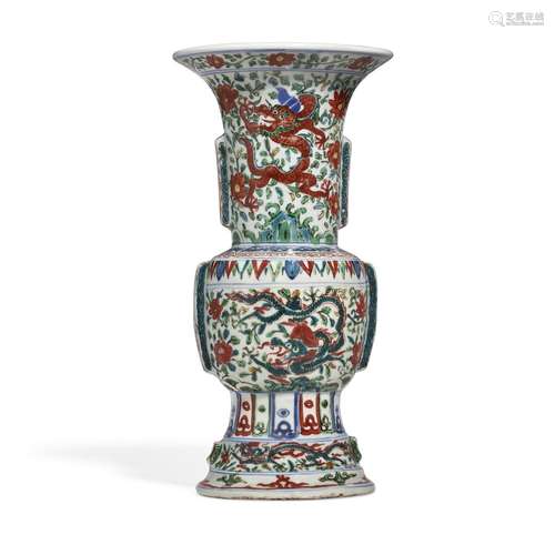 A RARE WUCAI ZUN -FORM 'DRAGON’ VASE