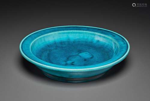 A TURQUOISE-GLAZED DISH