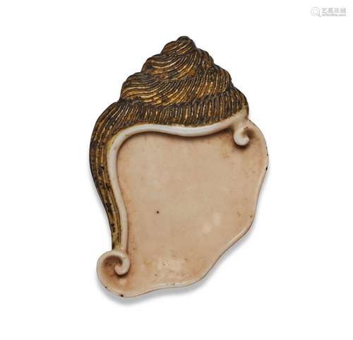 A UNUSUAL SMALL ENAMELED CONCH-FORM PALETTE