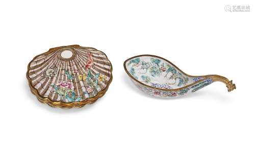 A PAINTED ENAMEL SHELL-FORM SNUFF BOX AND A LADLE