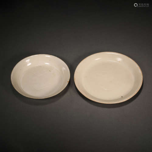 CHINESE SONG DYNASTY DING WARE FISH PATTERN PLATE