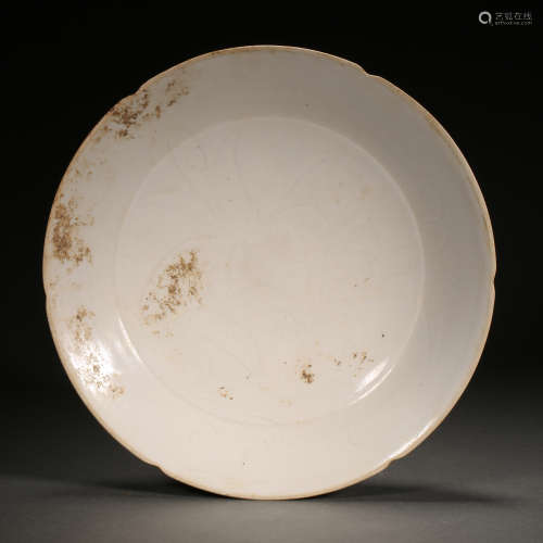 CHINESE SONG DYNASTY DINGYAO FLOWER PLATE