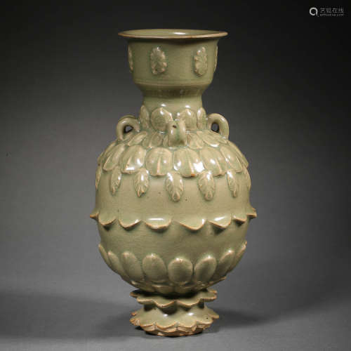 CHINESE TANG DYNASTY CELADON BEAST HEAD BOTTLE