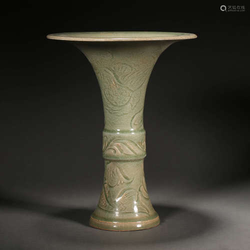 CHINESE SONG DYNASTY CELADON FLOWER GOBLET