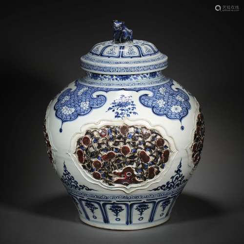 CHINESE MING DYNASTY BLUE AND WHITE GLAZED JAR WITH RED LID