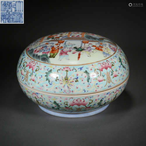CHINESE QING DYNASTY FAMILLE ROSE LID BOX WITH FIGURES