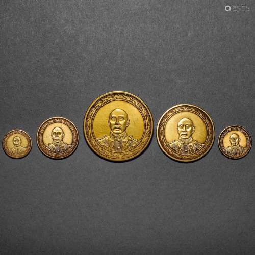 A SET OF GOLD HEAD PORTRAITS IN QING DYNASTY